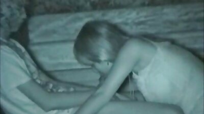 Цицканите жени изведуваат неверојатна акција во тројка со среќен ебач