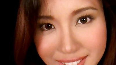 Белата девојка му дозволува на црнец да навлезе во нејзината тесна влажна пичка