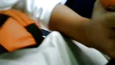 Намачканата русокоса курва се дружи со парченце на душекот на надувување