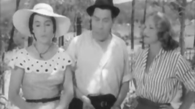 Латино го поместува своето прилично зад момчето што го вози