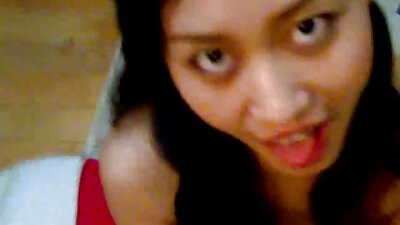 Зрелата црвенокоса ужива тинејџерски петел во устата и пизда