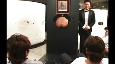 Азиски милф во задната соба кастинг сцена со топки длабок секс