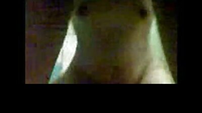 Бринета прекрасно бебе доби дабар полнети во задна соба