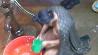 Девојки прават дилдо вметнувања во жешка лезбејска тројка