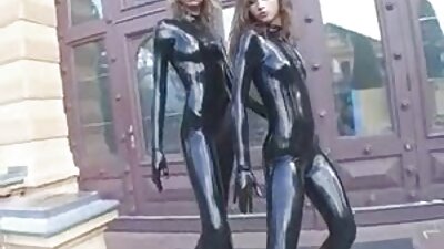 Големите цицки Аниса Кејт е најсреќна кога ќе се качи на долг кур