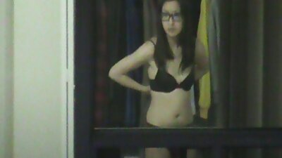 Откачената русокоса мила цица кур и ја удира нејзиниот маж