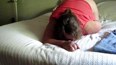 Секс играчките се навикнуваат на жешка русокоса во оваа сцена