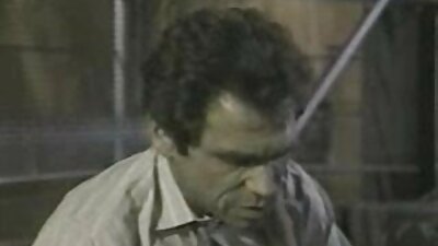 Исончаната азиска пријателка добива два тврди курови во тројка