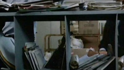 Слабата бринета ужива во првиот секс благодарение на вештиот БФ