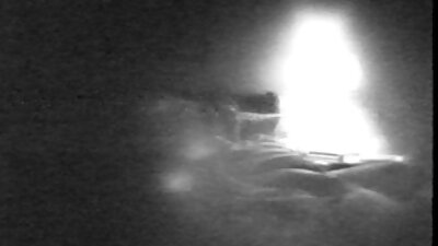 Латино мила со гавранско коса се навртува толку добро во кадата